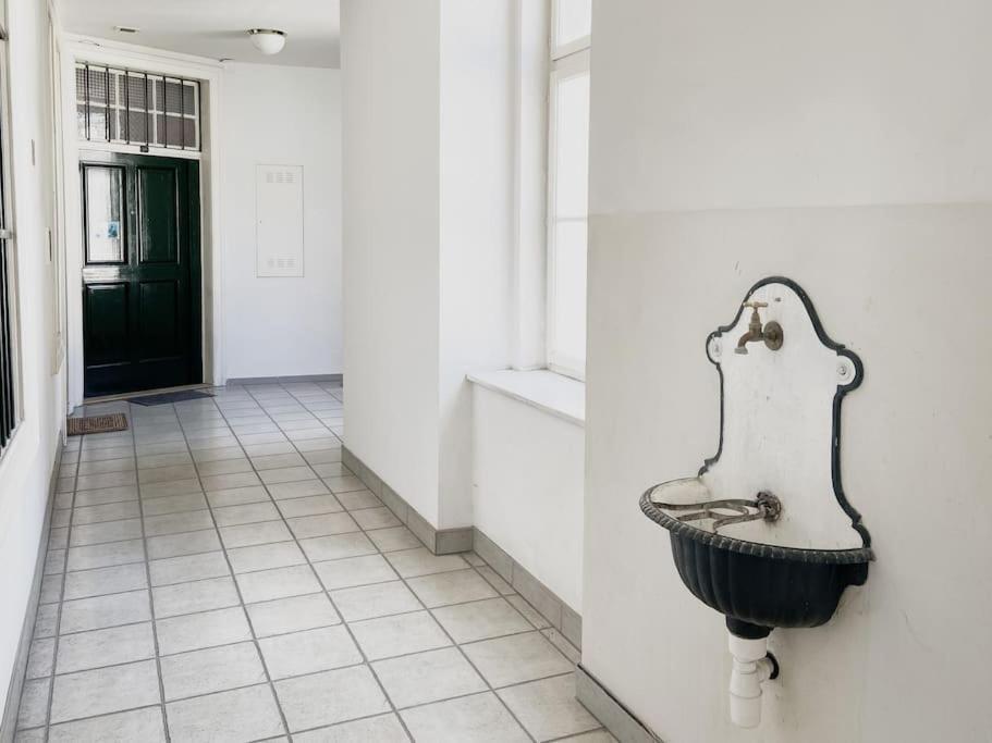 Stylish Designer Apartment At The Center Of Vienna Naschmarkt Bagian luar foto